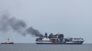 Grèce: l'espoir faiblit de retrouver des survivants à bord du ferry icendié