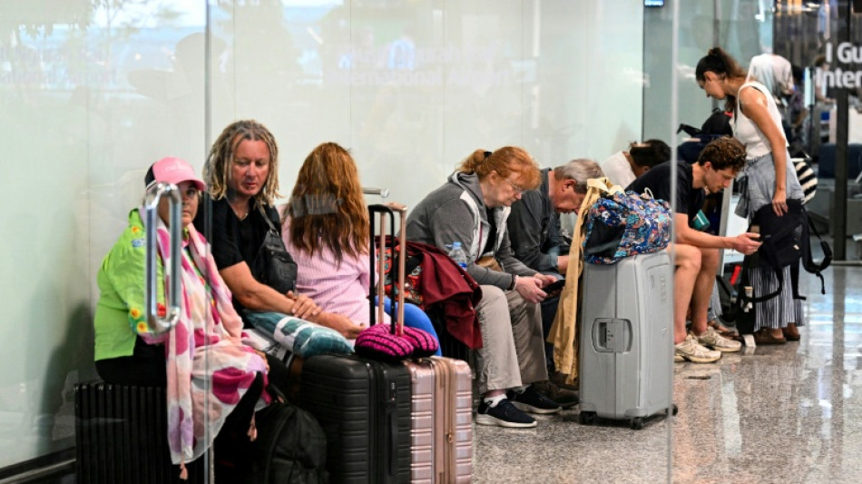 Centenas de passageiros retidos em Bali devido &agrave; guerra no Oriente M&eacute;dio