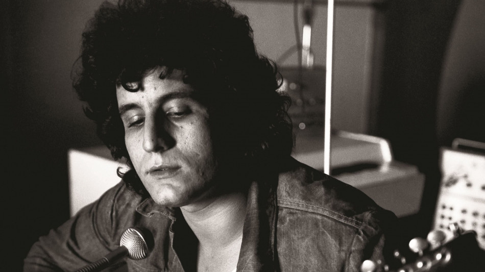 Pino Daniele - Nero a Met&agrave;, il docufilm al cinema dal 4 gennaio