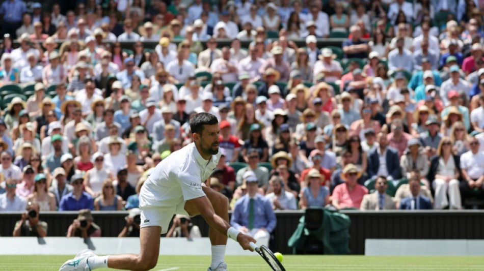 Wimbledon: Djokovic expéditif, Swiatek en deux temps
