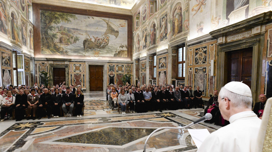 Il Papa, "l'usura è un peccato grave, rende schiave le persone"