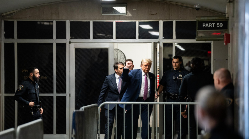 Polizia Ny, l'uomo che si &egrave; dato fuoco &egrave; in condizioni critiche