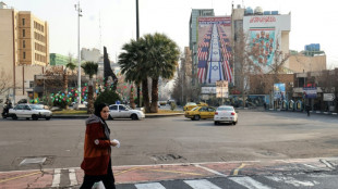 Iran threatens to hit US bases and carriers in event of attack