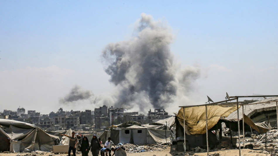 Media, 18 morti a Gaza dall'alba, 13 in fila per gli aiuti