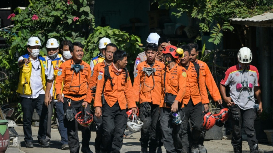 Indon&eacute;sie: fin des recherches dans l'&eacute;cole effondr&eacute;e, 67 morts au total