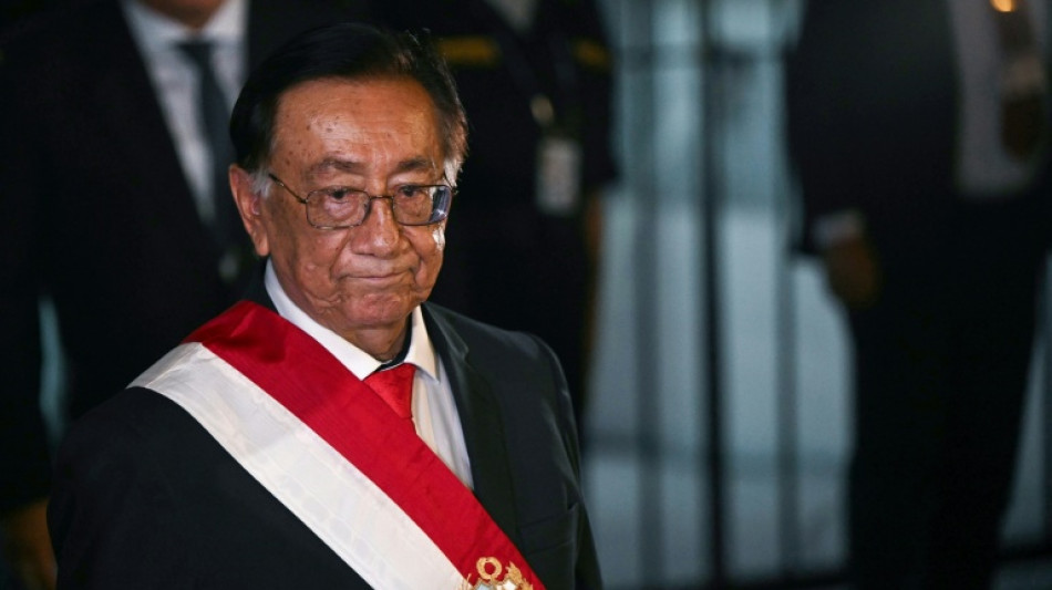 Izquierdista Jos&eacute; Mar&iacute;a Balc&aacute;zar asume presidencia interina de Per&uacute;