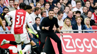 Técnico do Ajax pede demissão após perda do título holandês para o PSV