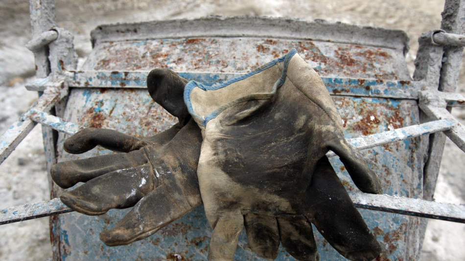 Incidente sul lavoro a Modena, operaio cade da un ponteggio e muore