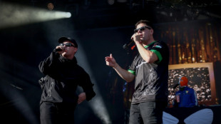 El grupo de rap Kneecap critica la situación en Gaza durante un concierto en París