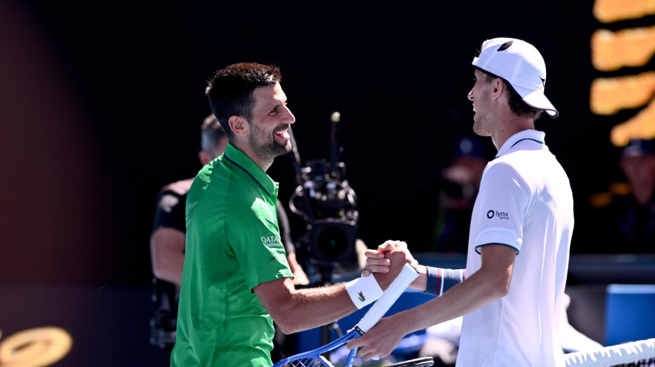 Australian Open: Maestrelli eliminato da Djokovic, 'mi girano le scatole..'