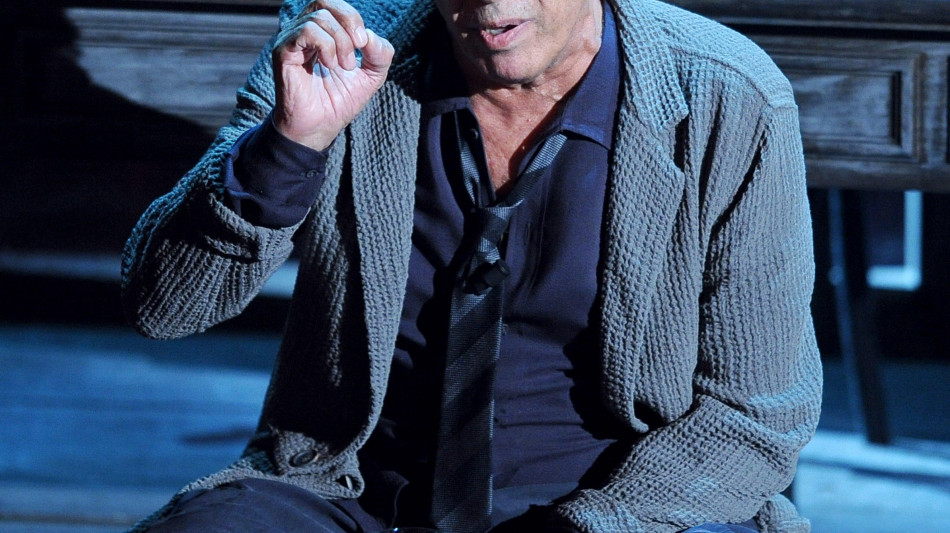 Celentano, "Teocoli non ti rispondo perch&eacute; ti voglio bene"