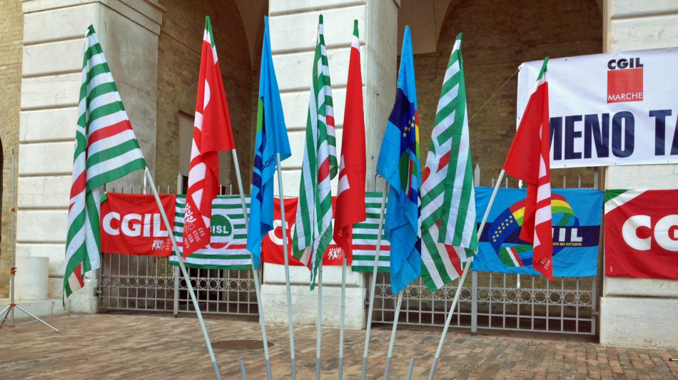 Sindacati, prosegue protesta Yoox, proclamate 8 ore di sciopero