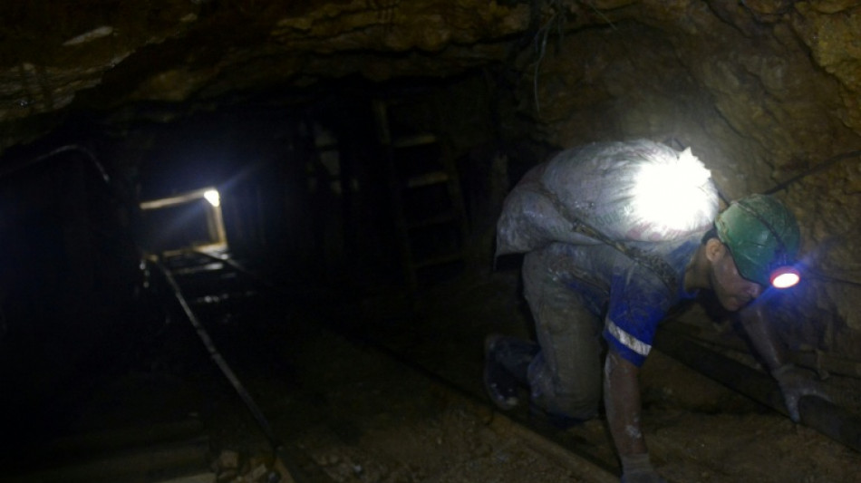 Un derrumbe en una mina de oro en Colombia deja atrapados a 25 operarios