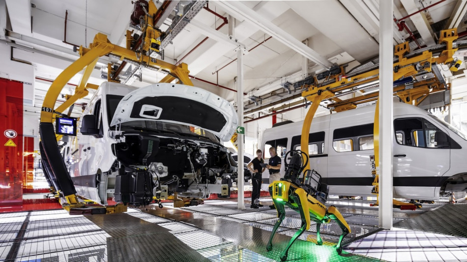 Sale a luglio la produzione industriale, +0,4% su mese