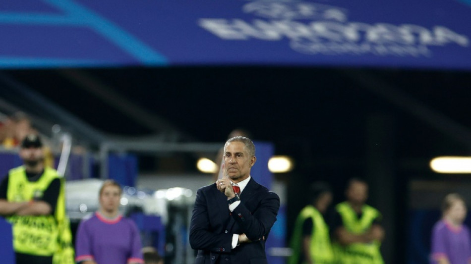 Sylvinho renova como técnico da Albânia