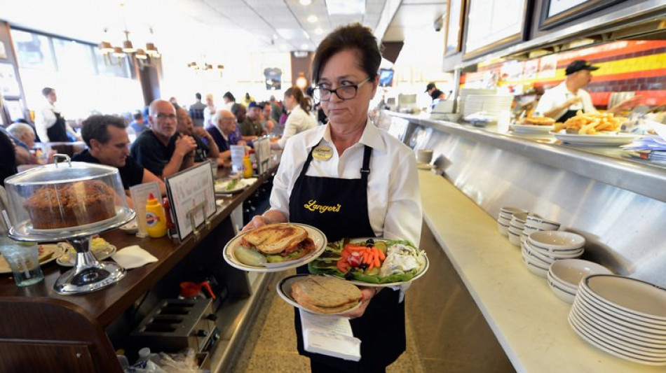 Beschäftigte in Ausbildungsberufen verdienen im Schnitt 3973 Euro - Kellner weniger