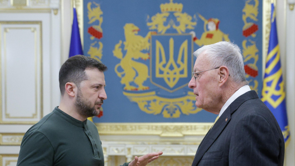 Media, 'Zelensky potrebbe andare in Usa a discutere piano'