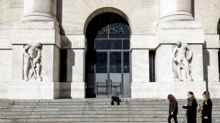 Borsa: Milano gira al rialzo (+0,5%), corre A2a, scivola Campari