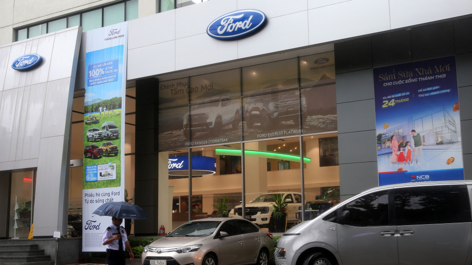 Ford taglia 1.000 posti in Germania, domanda e-car langue