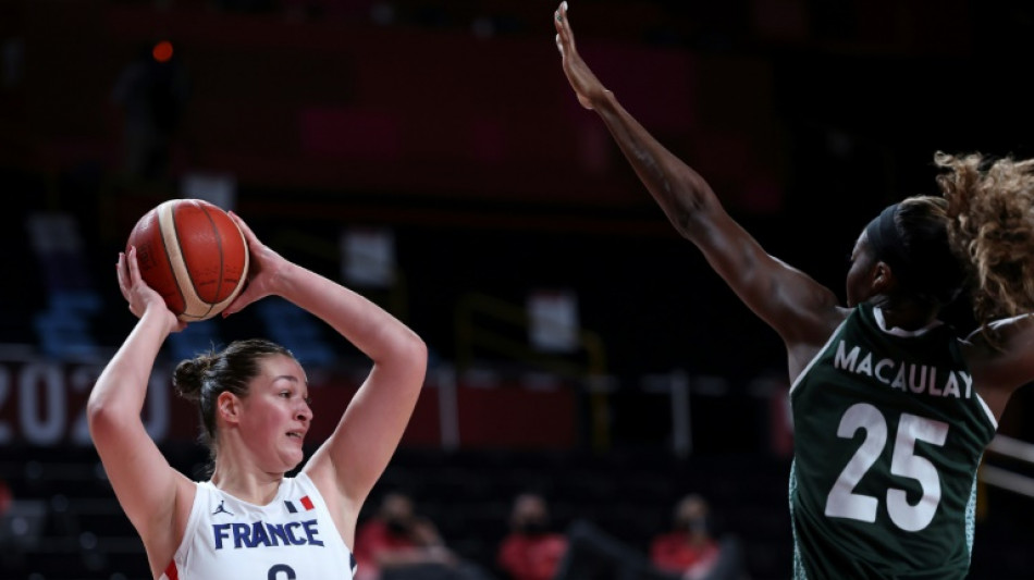 Basket: Les Bleues ne brillent pas mais ont déjà un pied au Mondial