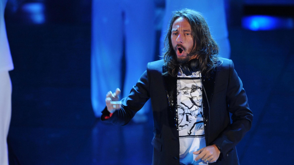 Bob Sinclair, '&egrave; un incubo, basta cellulari in discoteca'