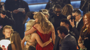 'Meta ha creato chatbot osè di Swift e altri vip senza loro ok'