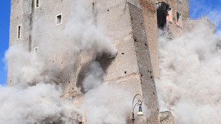 Prefetto Roma, operaio sotto le macerie è vivo