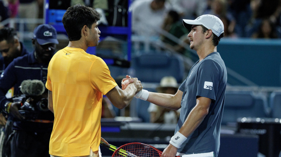 Tennis: a Miami avanti Alcaraz, fuori Cobolli e Arnaldi