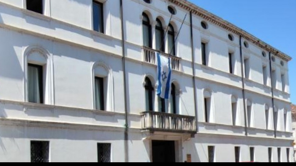 Confindustria AA toglie bandiera Israele dalla sede