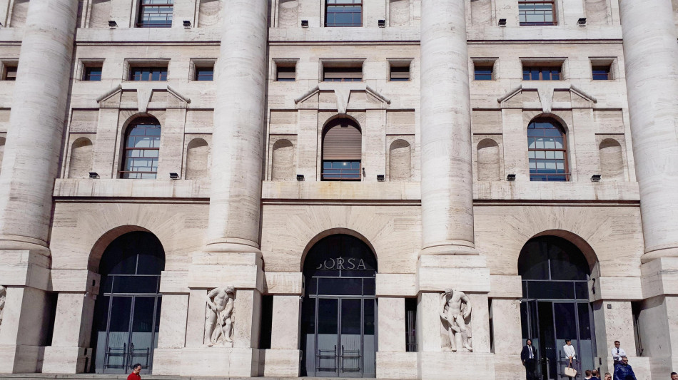 Borsa: Milano chiude in ribasso (-0,1%), pesano Buzzi e Moncler
