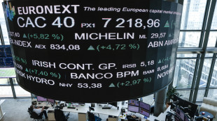 Borsa: Europa a due velocità, pesano assicurazioni, Milano +0,6%
