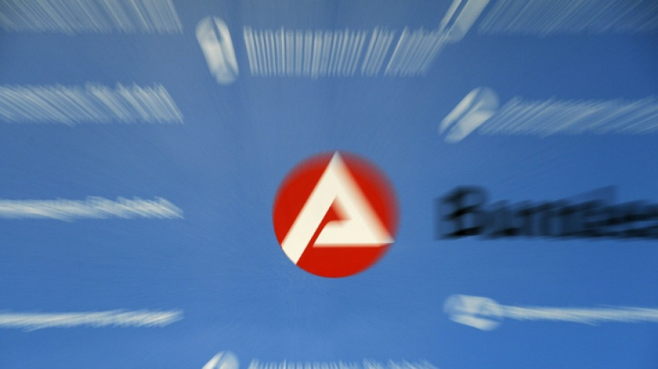 Arbeitslosigkeit im November leicht gesunken