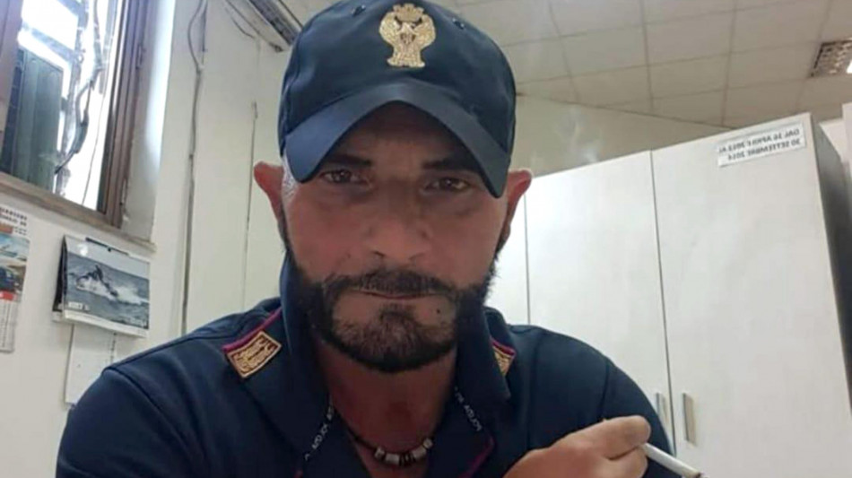 Poliziotto ucciso, la lite per la fuga di un pappagallo