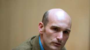 A la barre, l'ex-otage Nicolas H&eacute;nin revient sur l'humour sadique des "Beatles" de l'EI