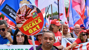 Br&eacute;sil: des milliers de personnes manifestent en soutien &agrave; un projet de r&eacute;duction du temps de travail