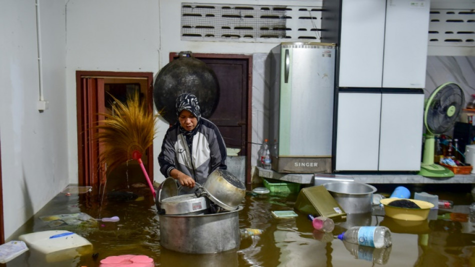 Inondations en Tha&iuml;lande: neuf morts et plus de 13.000 d&eacute;plac&eacute;s, selon un nouveau bilan