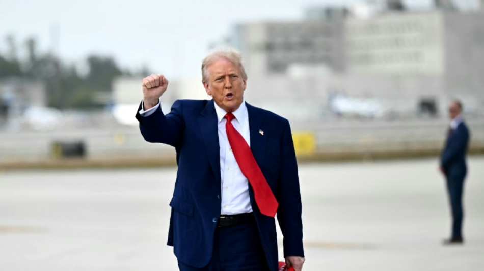 "Bleibt stark": Trump ruft US-Bürger in Zollstreit zum Durchhalten auf