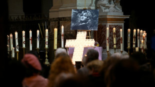 "Comic strip", cheval et vichy rose:&nbsp;une messe &agrave; Paris en hommage &agrave; Brigitte Bardot