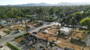 Nuvem tóxica contamina casas que resistiram aos incêndios de Los Angeles