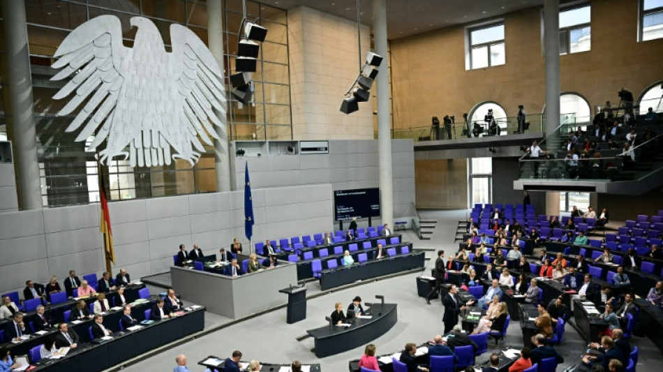 Bundestag ber&auml;t &uuml;ber "Modernisierungsagenda" der Regierung und Klimawandel