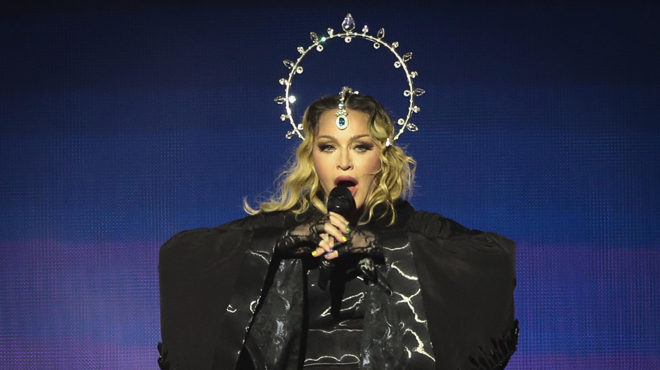 Fan in attesa a Pompei per l'arrivo di Madonna '&egrave; un sogno'