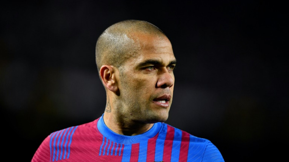 Dani Alves, ex-star du Bar&ccedil;a, condamn&eacute; &agrave; quatre ans et demi de prison pour viol